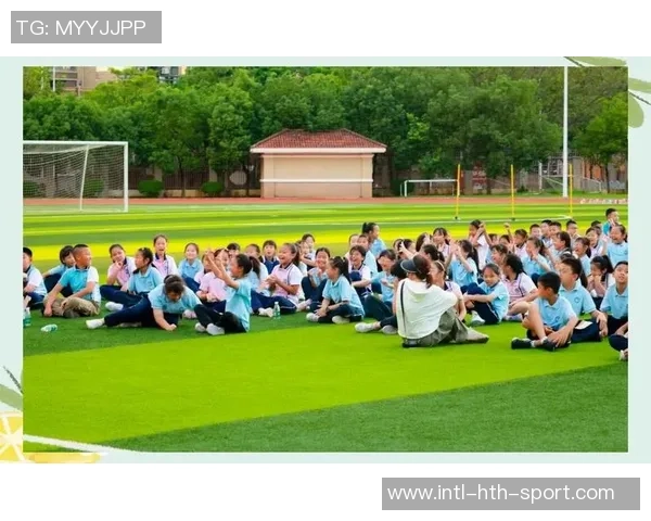 迷踢足球的乐趣与成长之旅探索青少年足球的魅力与团队精神